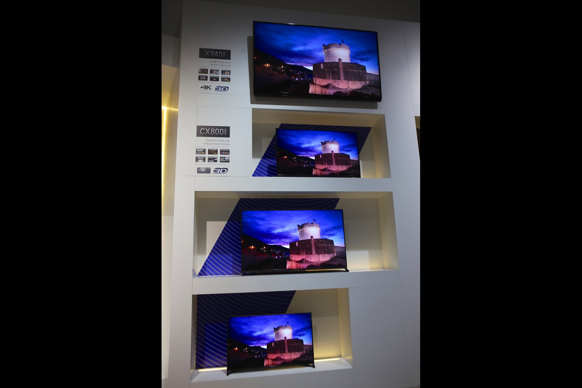 Die bemerkenswerten neuen 4K Pro Panels werden in der CX800 Flaggschiff-Serie verbaut und überzeugen mit brillanten Farben und nie dagewesenen Dynamikwerten. Das Flaggschiff-Modell gibt es wahlweise in 40, 50, 55 oder 65 Zoll.